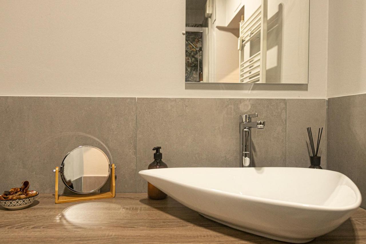 Giano Host - I Teatri Apartment Genoa Luaran gambar