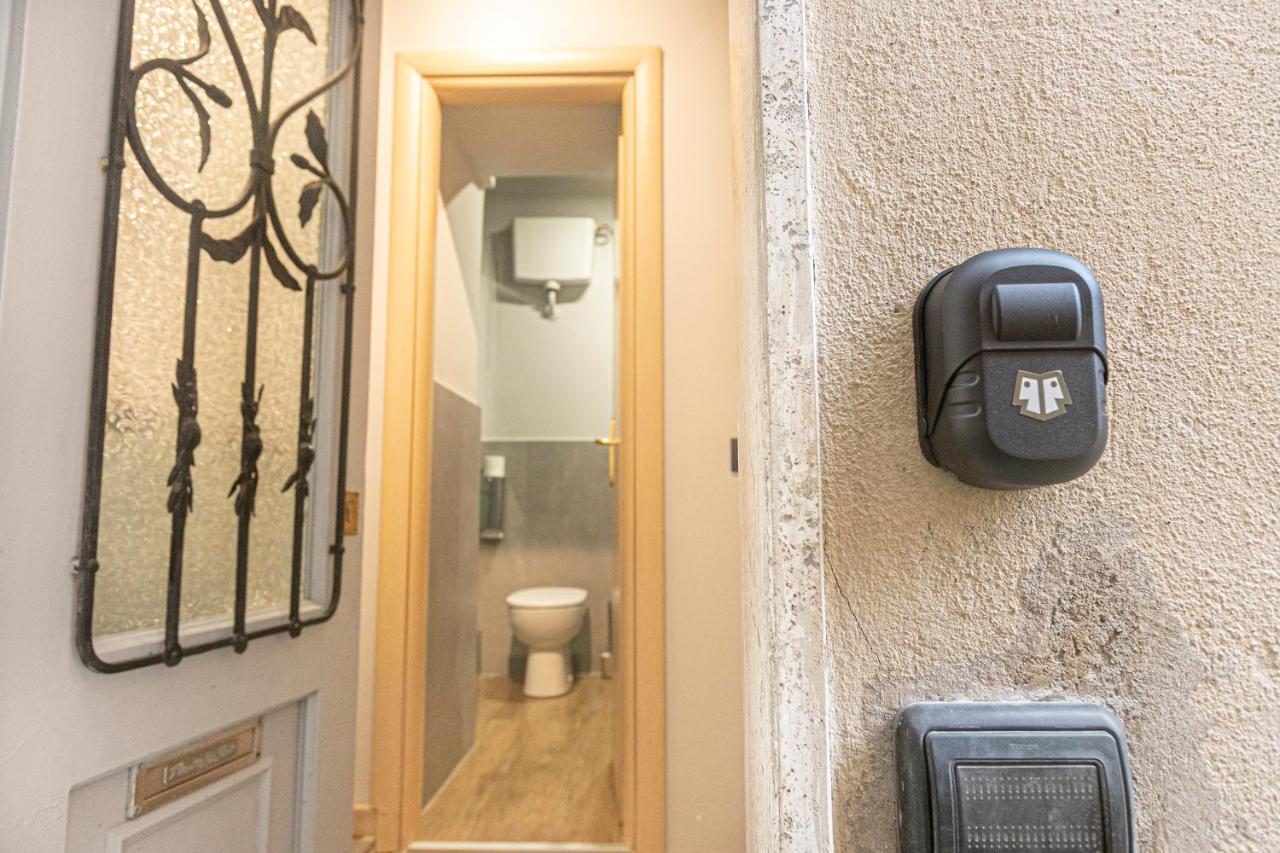 Giano Host - I Teatri Apartment Genoa Luaran gambar